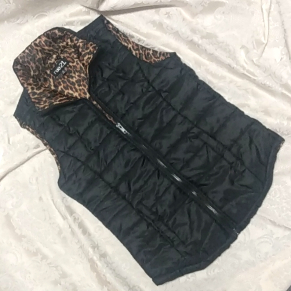 NWOT Rue 21 Puffer Vest - Black w/ Leopard Print